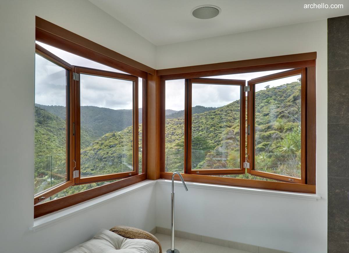 Ventana de PVC instalada en un dormitorio
